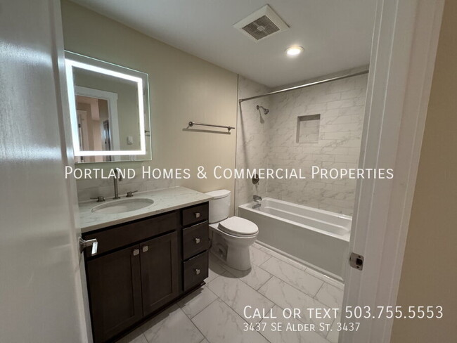 Building Photo - 3437 SE Alder St