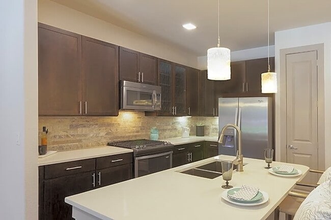 Building Photo - 1505 Elm St