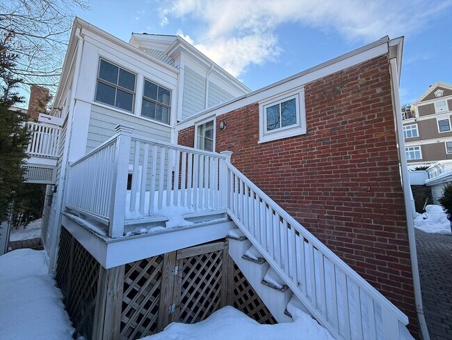 Building Photo - 69 Seaverns Ave