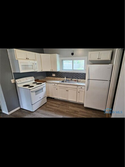 Building Photo - 228 Deigle Dr