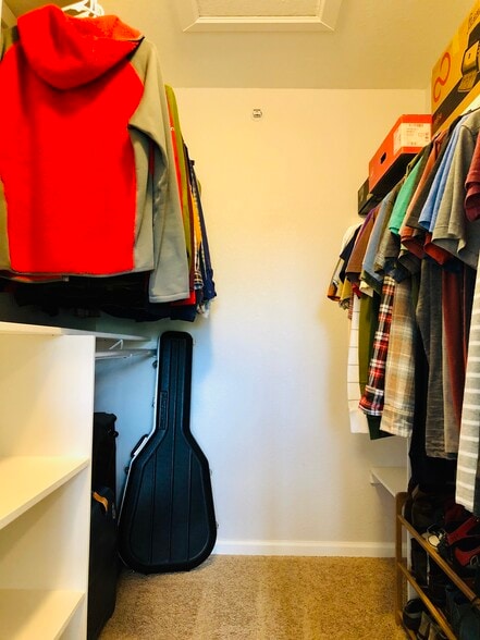 Walk-in closet - 5620 Fossil Creek Pky