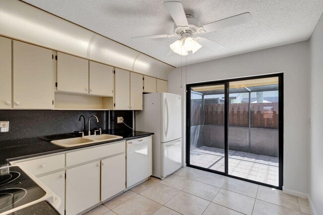 Building Photo - 8182 SE Villa Way