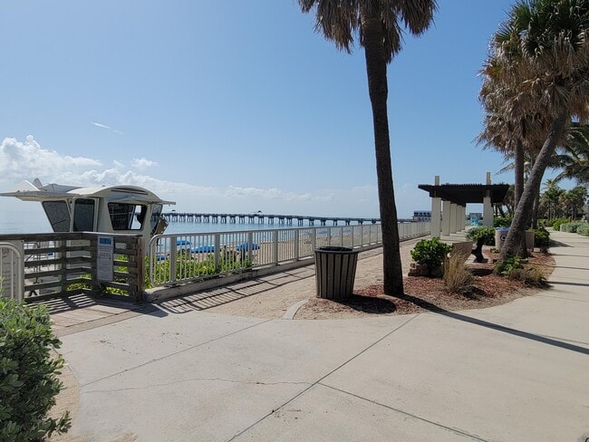 Building Photo - 101 S Golfview Rd