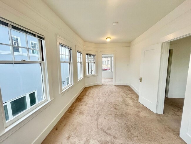 Building Photo - Westwood Park - Stunning 4BR+ / 2 BA Home ...