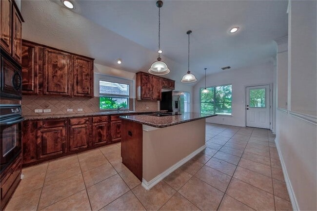 Building Photo - 13803 Sherburn Manor Dr