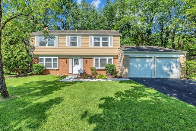 Building Photo - Fantastic 4 Bed 2.5 Bath Colonial Home Sou...