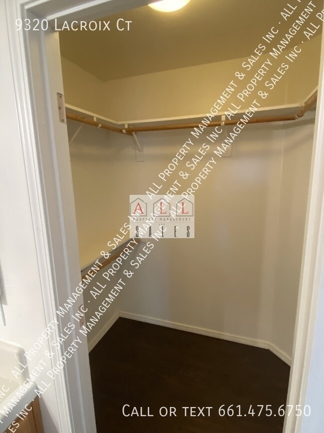 Building Photo - 9320 Lacroix Ct