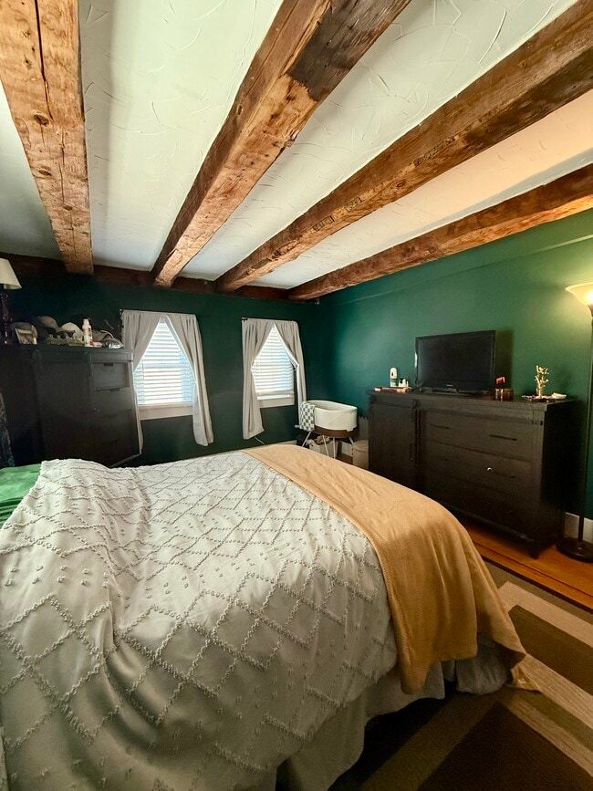 Building Photo - 72 Main St