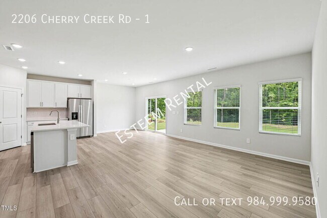 Building Photo - 2206 Cherry Crk Rd