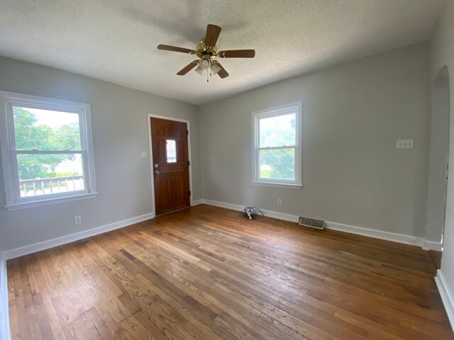 Building Photo - 1539 56th St