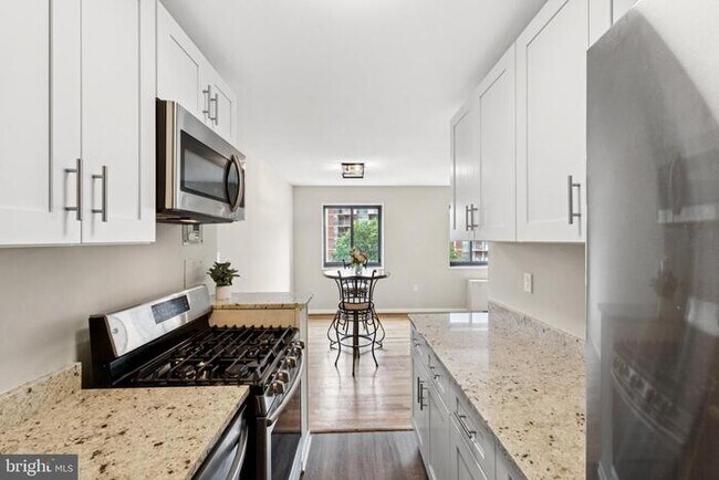 Building Photo - 1200 S Arlington Ridge Rd