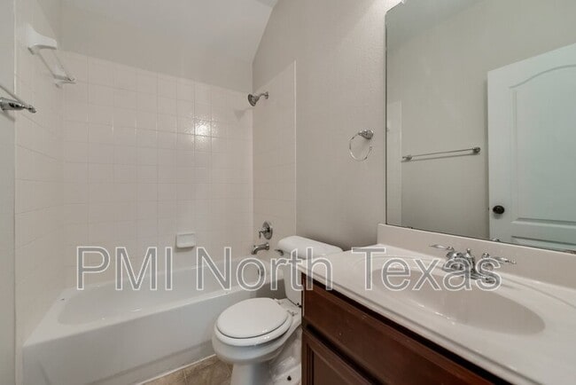 Building Photo - 8420 Sonnet Dr