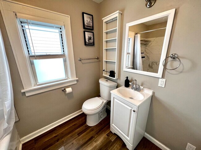 Building Photo - 1509 Clark St