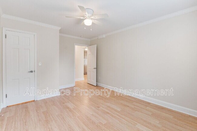 Building Photo - 1732 W Abingdon Dr