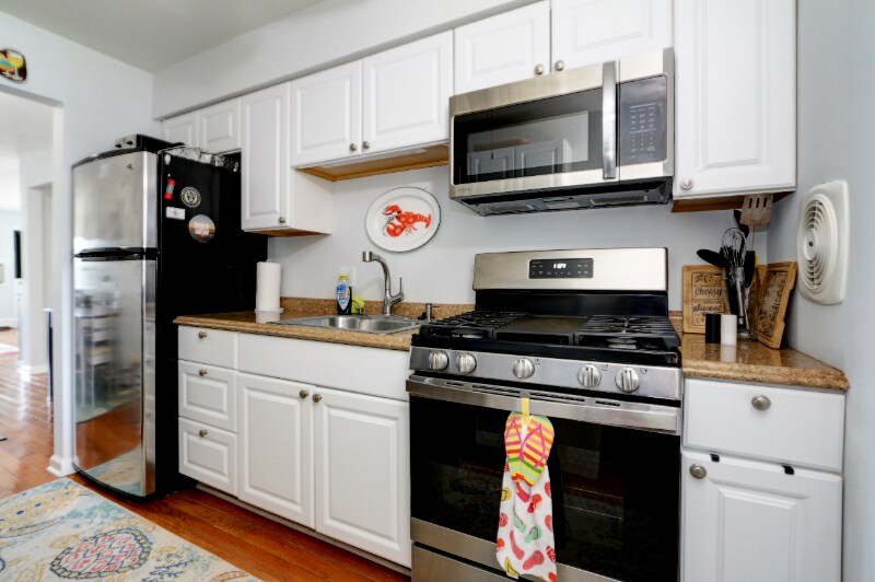 Building Photo - 3563 Bay Ave