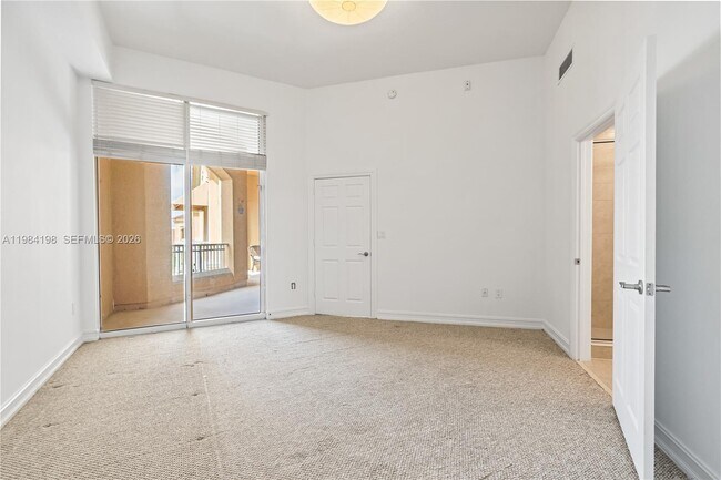 Building Photo - 3001 NE 185th St