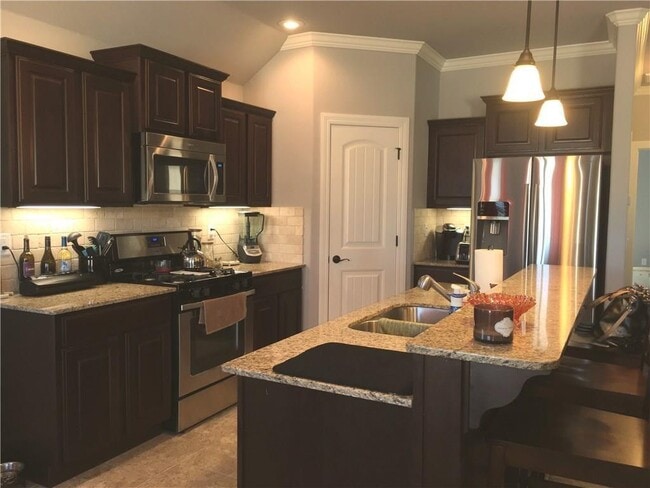 Building Photo - 2960 W Topaz Dr