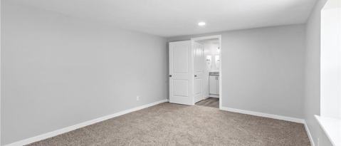 Building Photo - 722 Mary Lake Dr