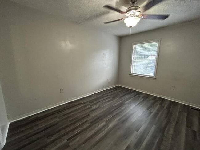 Building Photo - 1108 Tiger Blvd