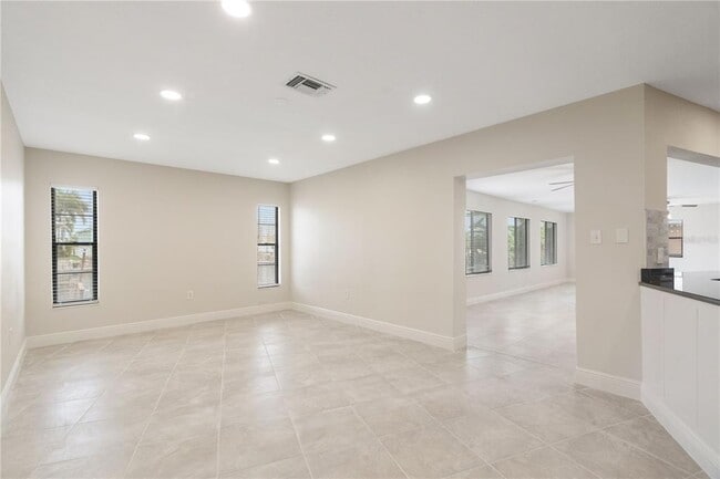 Building Photo - 5008 S Shore Dr