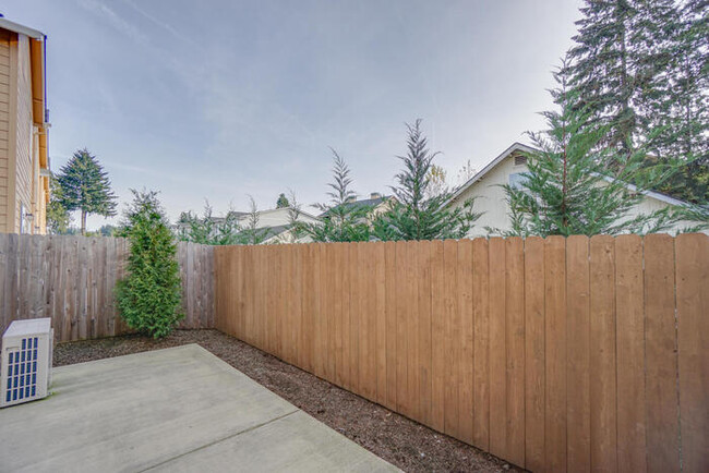 Building Photo - Beautiful Newer Townhome In Landover Sharmel