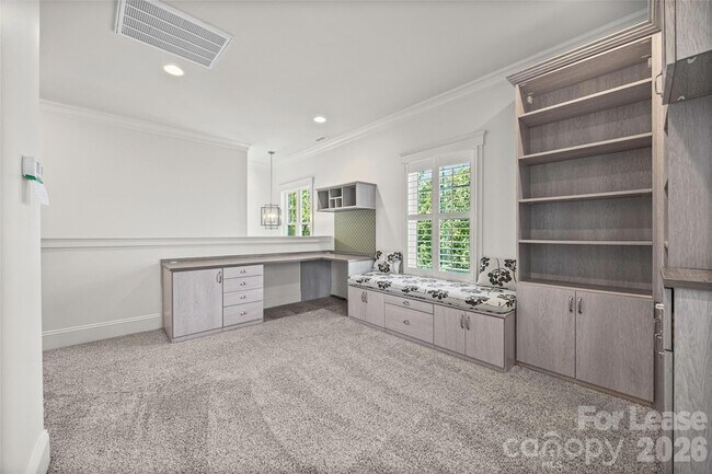 Building Photo - 706 Kingsley Way