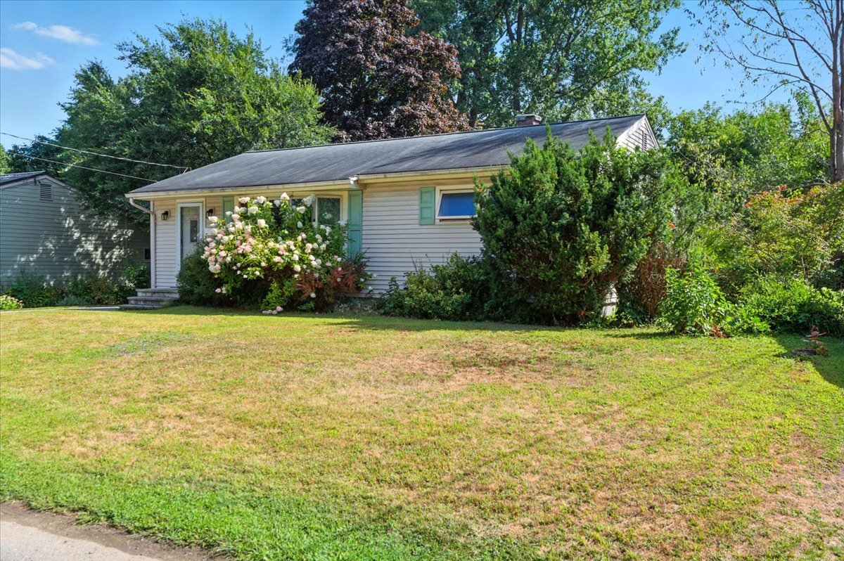 Building Photo - 18 Maplewood Dr