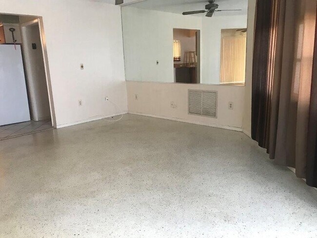 Building Photo - 2BR/2BA Pool Home in South Venice