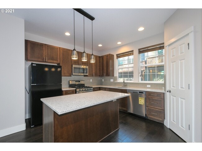 Building Photo - 15300 SW Pumice Ln