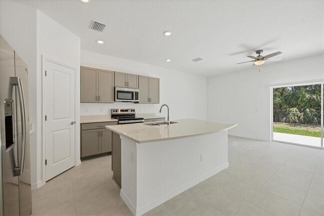 Building Photo - 15024 Cuzcorro Ct