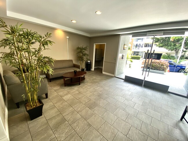 Building Photo - 1250 Kings Rd