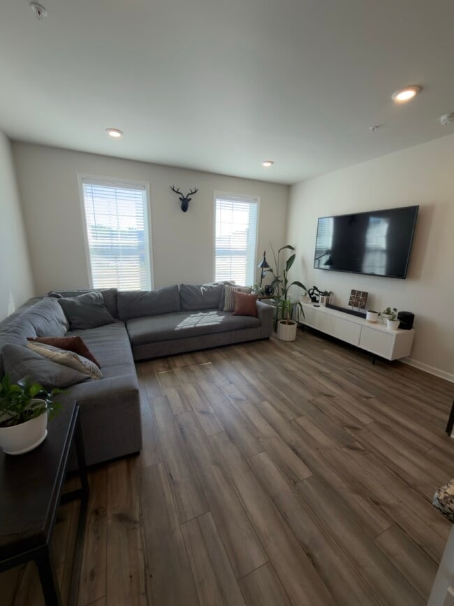 Building Photo - 2770 Lanham Hill Cir