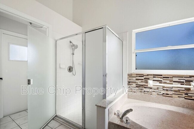 Building Photo - 12630 Lakebrook Dr