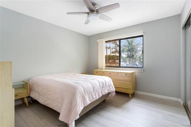 Building Photo - 470 NW 38th Ave