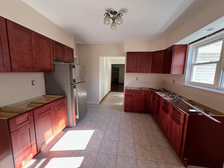 Building Photo - 215 Saddle River Rd