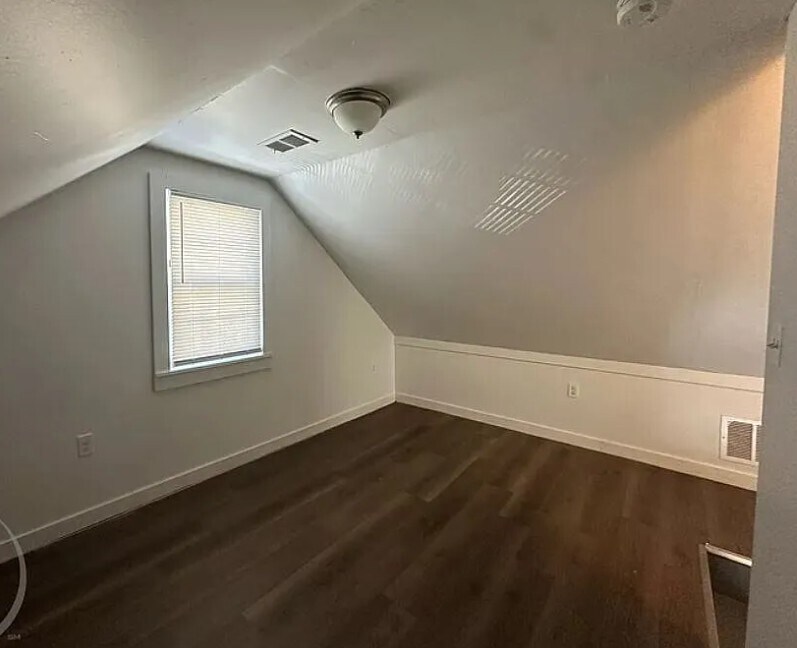 Building Photo - 34 Pleasant St