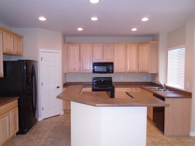 Building Photo - 147 S 45th Ave