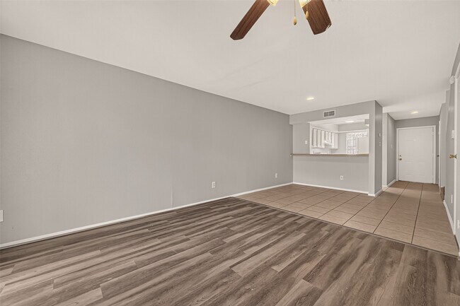Building Photo - 12656 Windsor Village Dr