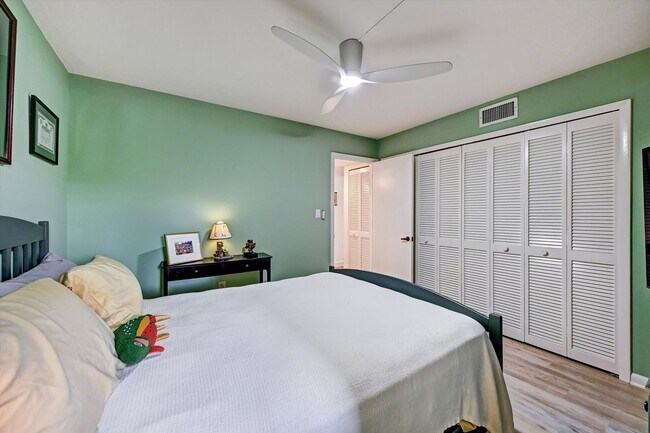 Building Photo - Waterfront! Annual Lease,  2 bedroom 2 bath plus bonus room