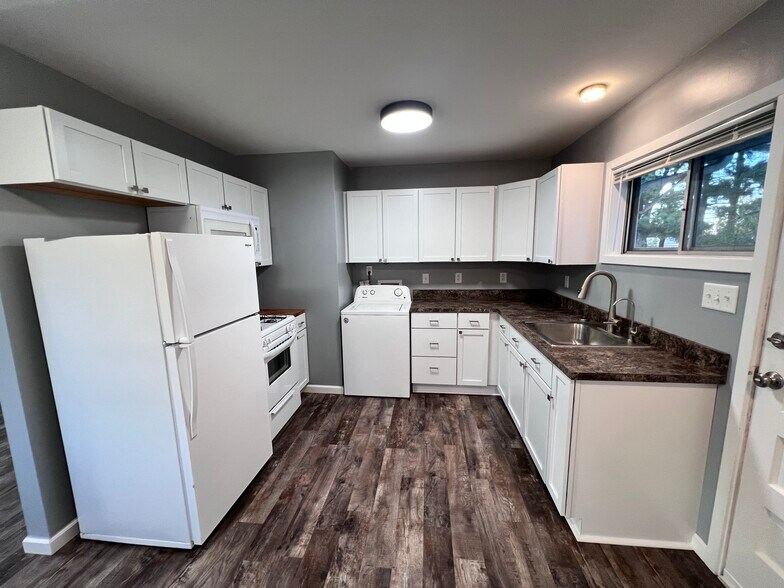 Building Photo - 4204 Woodvale Dr