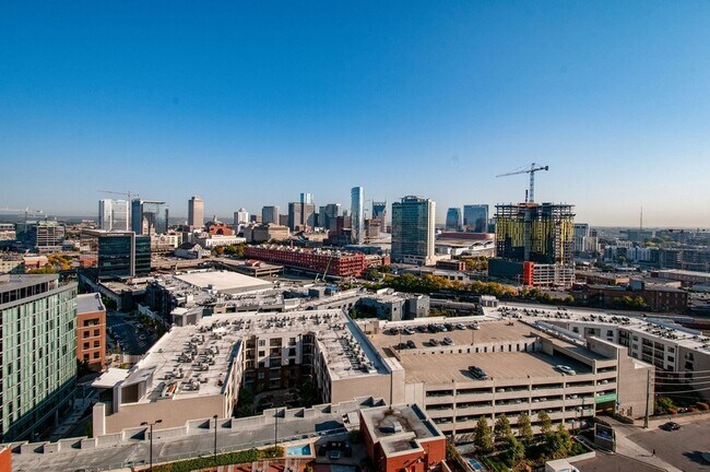 Building Photo - 600 12th Ave S