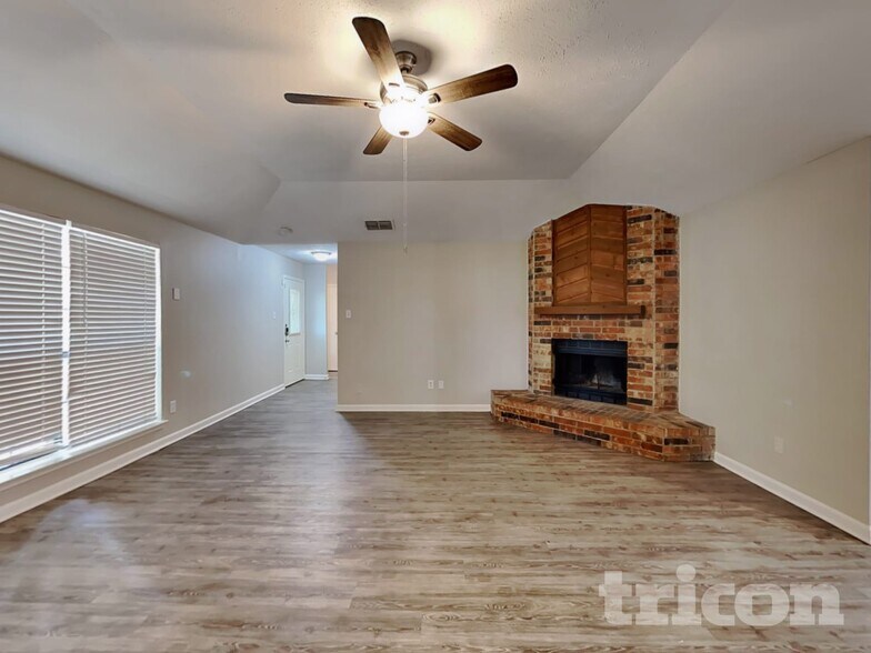 Building Photo - 2407 Springridge Dr