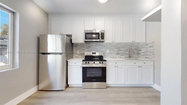 Building Photo - 74 W 15th St