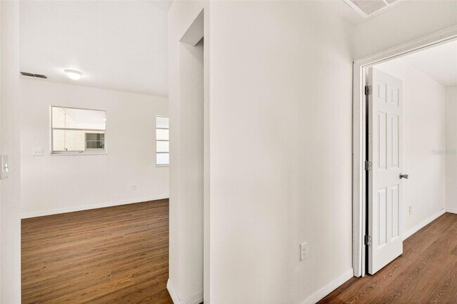 Building Photo - 34816 Evergreen Way