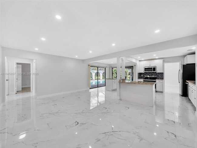 Building Photo - 10251 NW 39th Ct