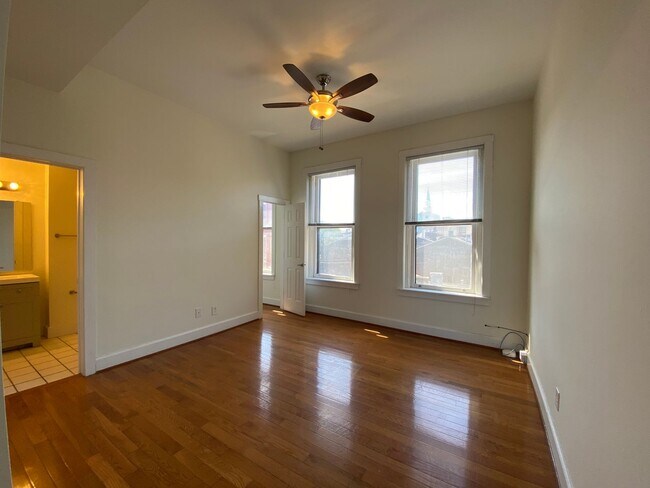 Building Photo - 114 E 14th St