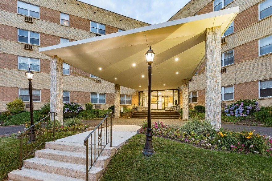 Regency House 63016341 N 10th St Philadelphia PA 19141 Apartment