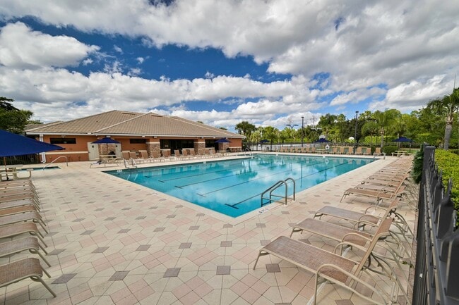 Building Photo - **SHORT-TERM RENTAL - FURNISHED TURNKEY 2+Den/2 CONDO in Stoneybrook**