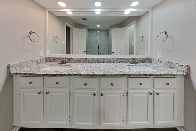 Building Photo - 2507 Brookdale Dr