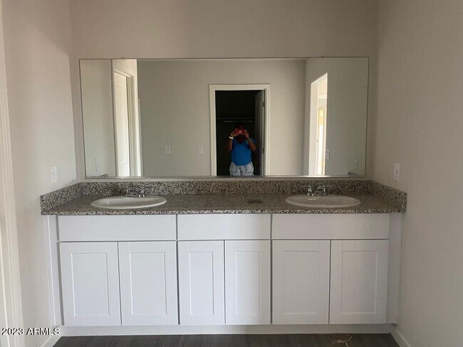 Building Photo - 815 Silvercreek Ln